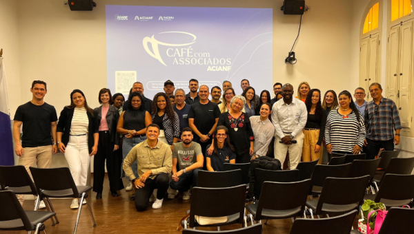 Café com Associados ACIANF reúne empresários para aprender sobre vendas, autoridade e comunicação
